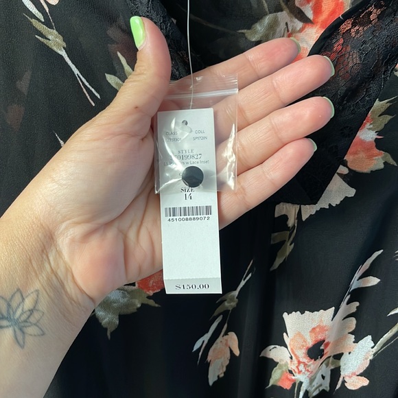 Brand new never worn!!!! WHITEHOUSEBLACKMARKET Floral Black & Pink w Black Lace - Picture 4 of 6